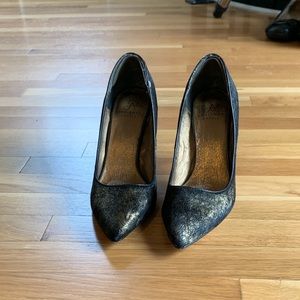 Adrianna Papell gold/black cowhide heels size 11